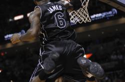 皇冠网址 -打(dǎ)脸詹黑？比斯利辟谣詹姆斯单挑(tiāo)被(bèi)自己打(dǎ)爆！