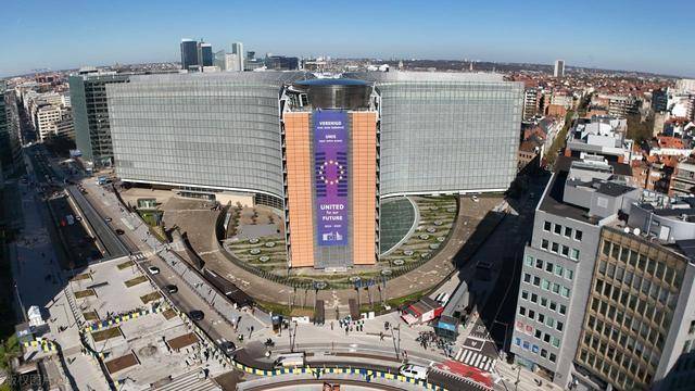 欧盟高层爆发内讧，反华外长单挑冯德莱恩，局势呈现一边倒