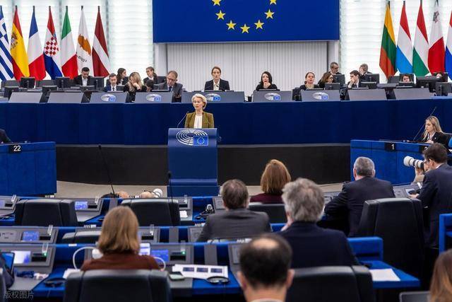 欧盟高层爆发内讧，反华外长单挑冯德莱恩，局势呈现一边倒